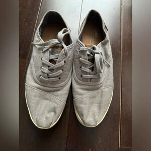 Tom’s Sneakers